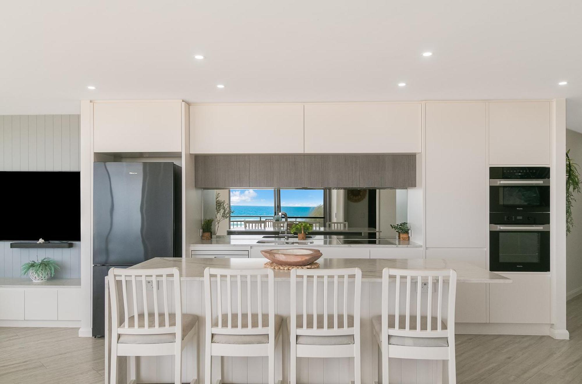 Oceanside Resort - Absolute Beachfront Apartments Gold Coast Esterno foto
