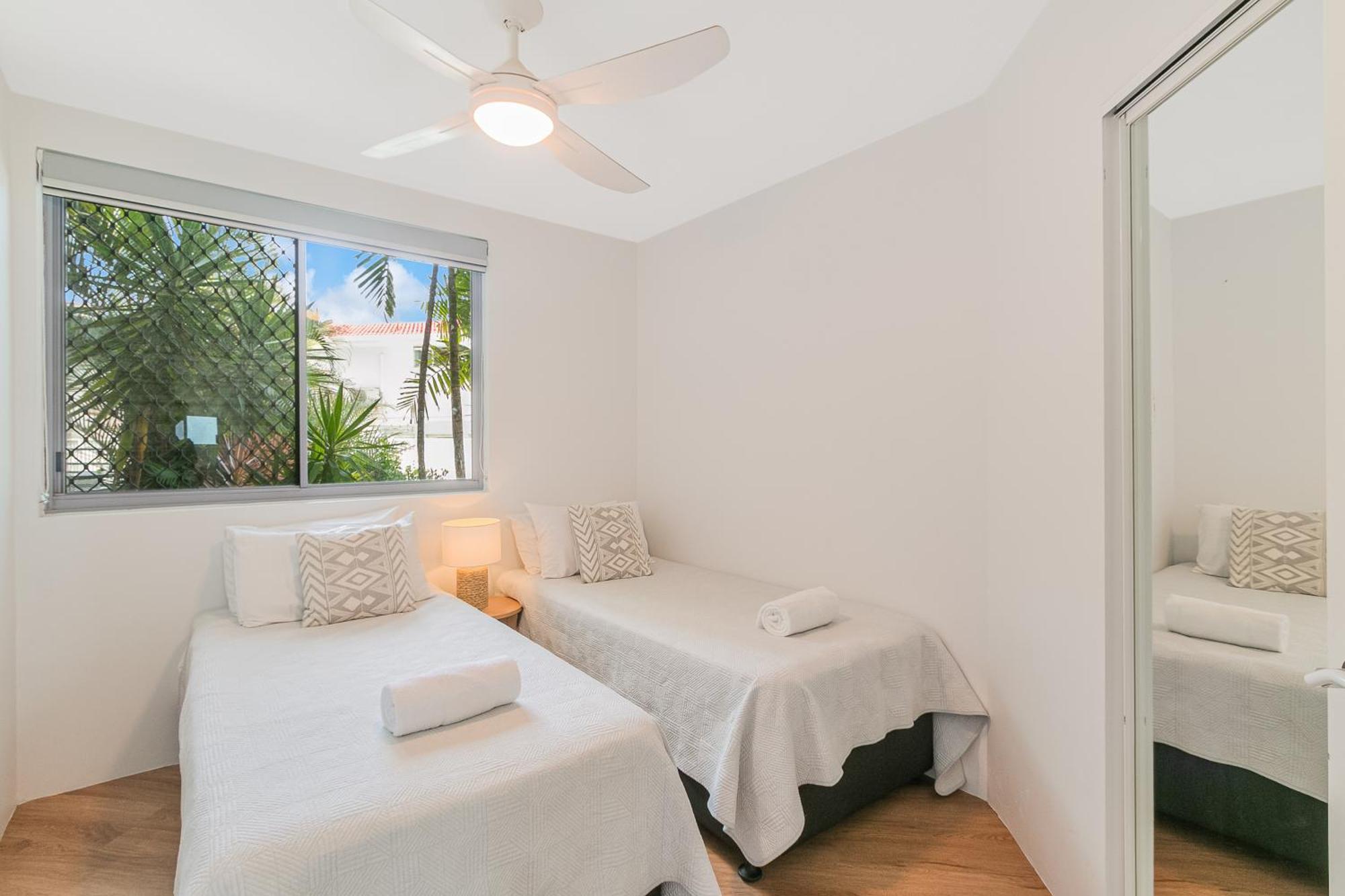Oceanside Resort - Absolute Beachfront Apartments Gold Coast Esterno foto
