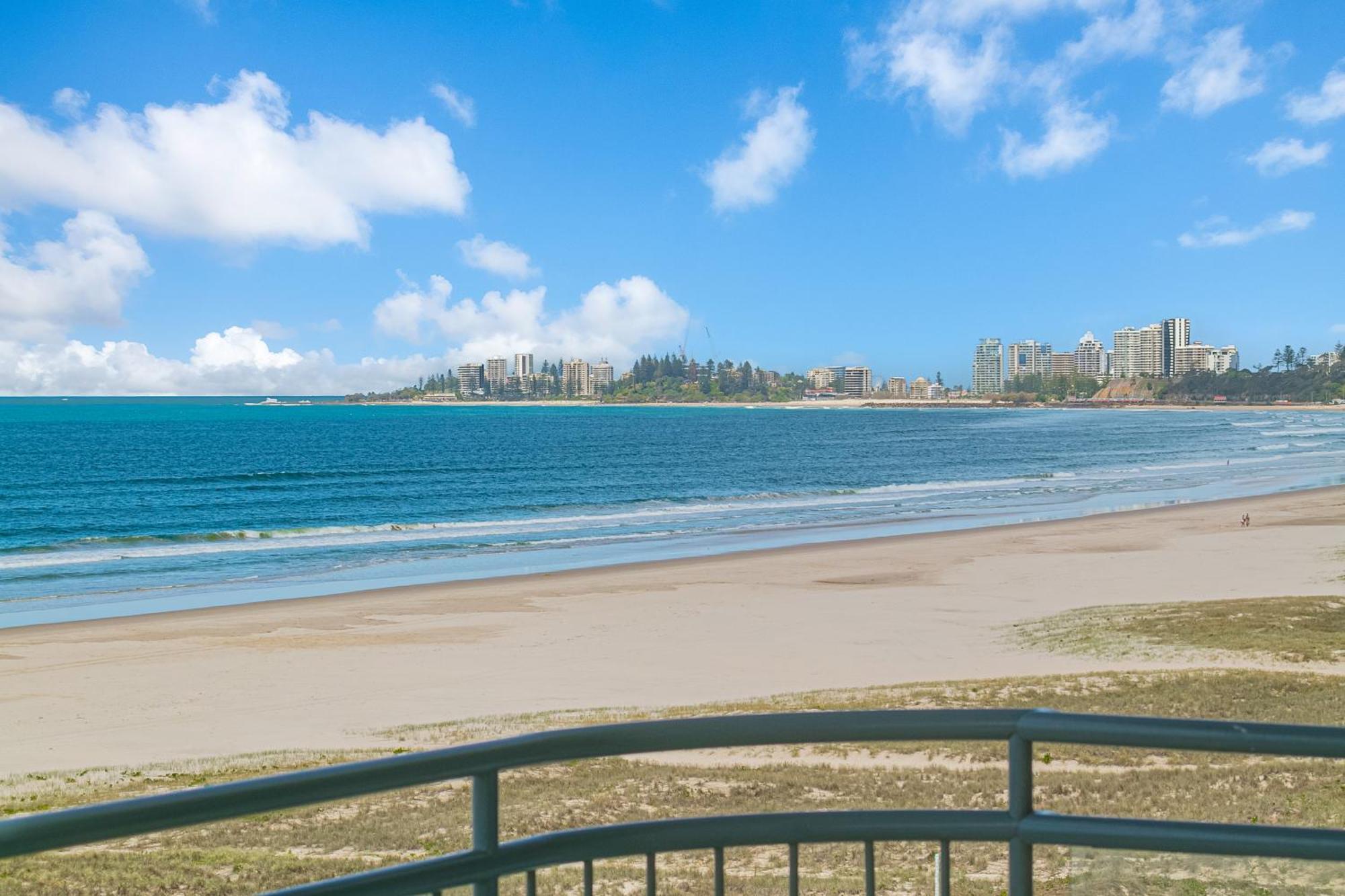 Oceanside Resort - Absolute Beachfront Apartments Gold Coast Esterno foto