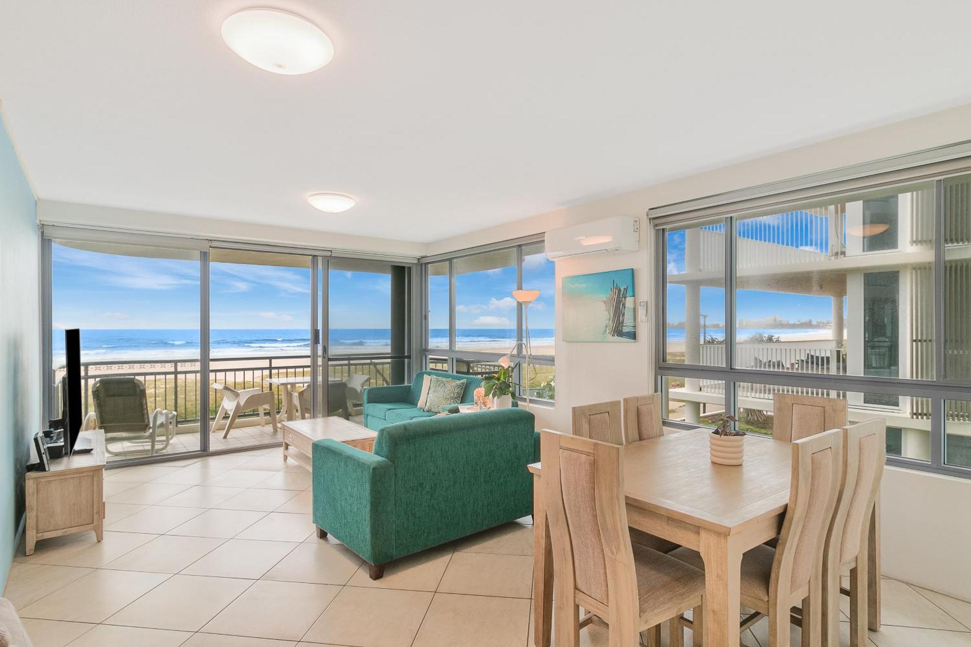 Oceanside Resort - Absolute Beachfront Apartments Gold Coast Esterno foto