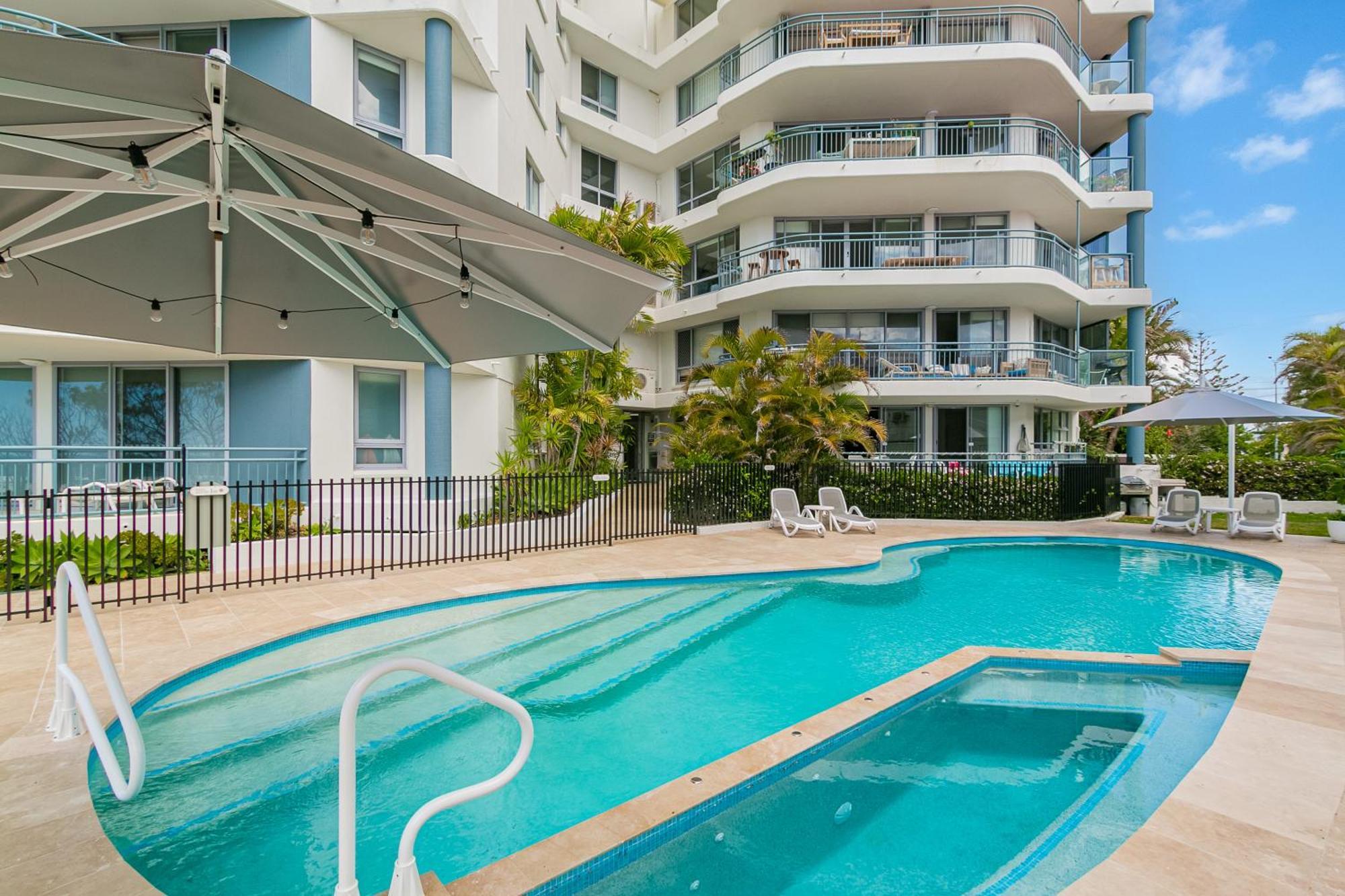 Oceanside Resort - Absolute Beachfront Apartments Gold Coast Esterno foto