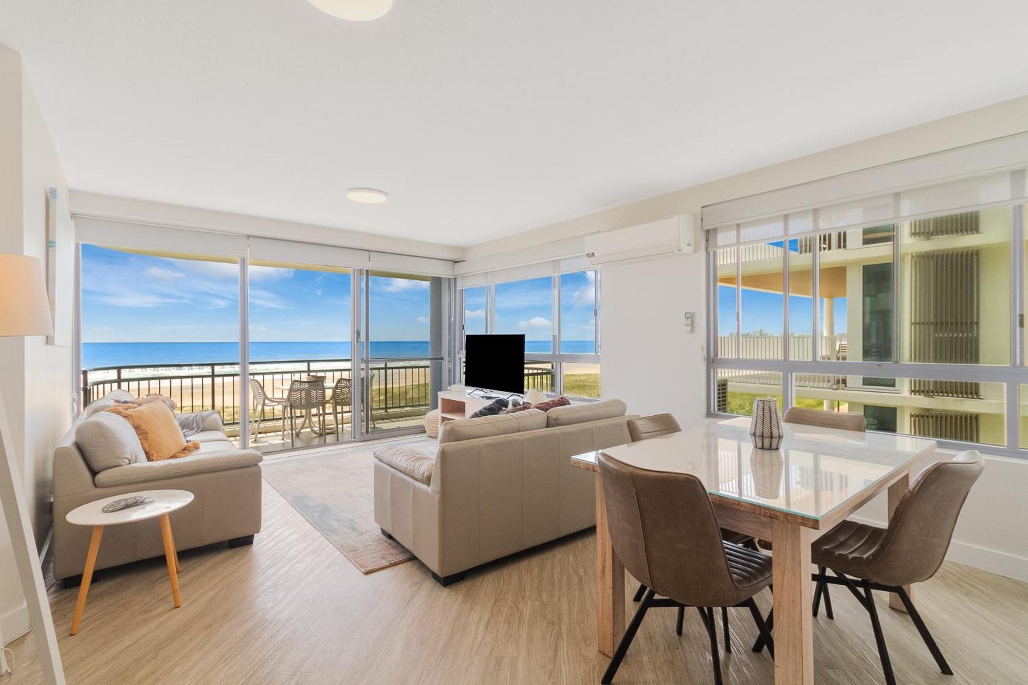 Oceanside Resort - Absolute Beachfront Apartments Gold Coast Esterno foto
