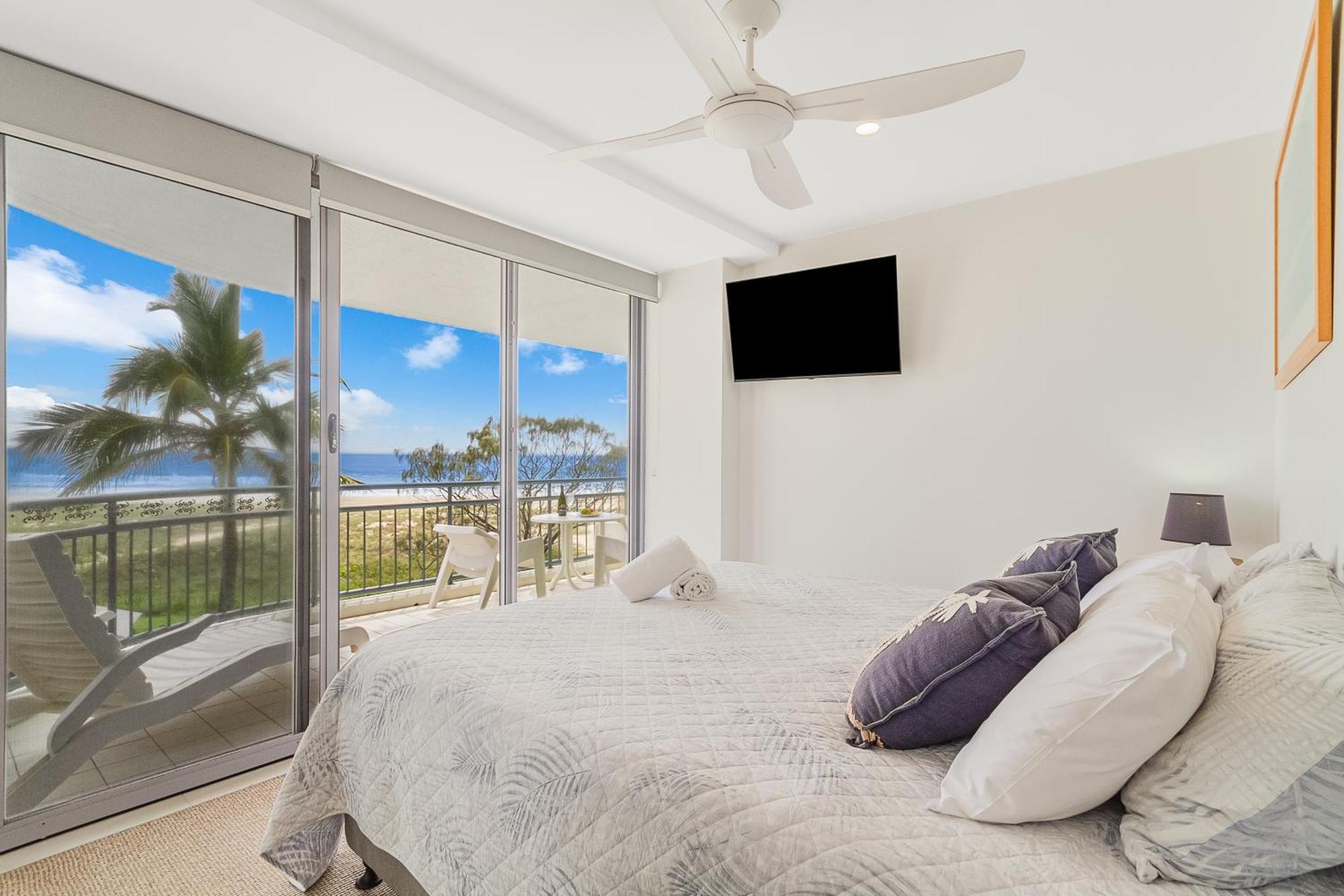 Oceanside Resort - Absolute Beachfront Apartments Gold Coast Esterno foto