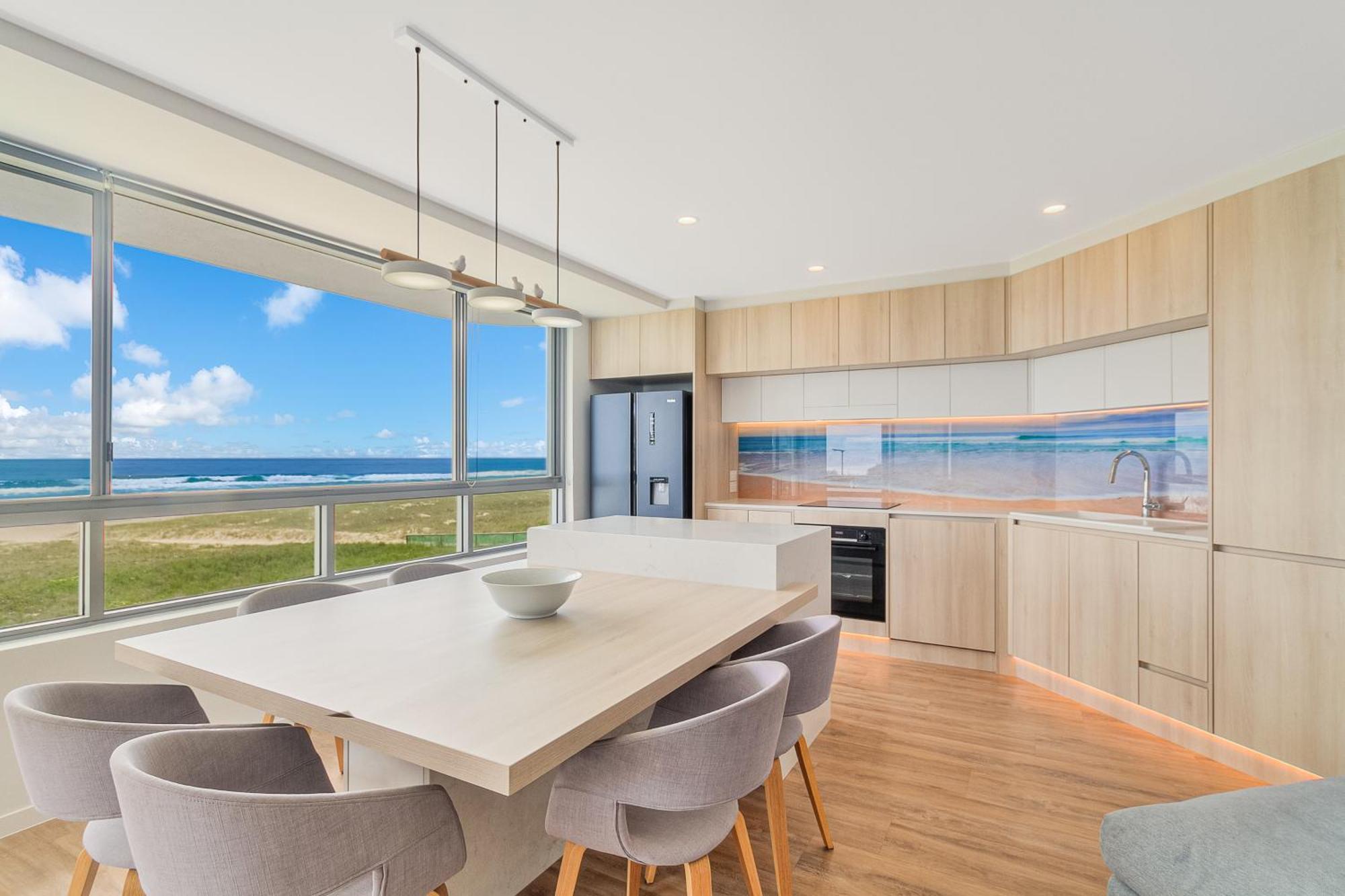 Oceanside Resort - Absolute Beachfront Apartments Gold Coast Esterno foto