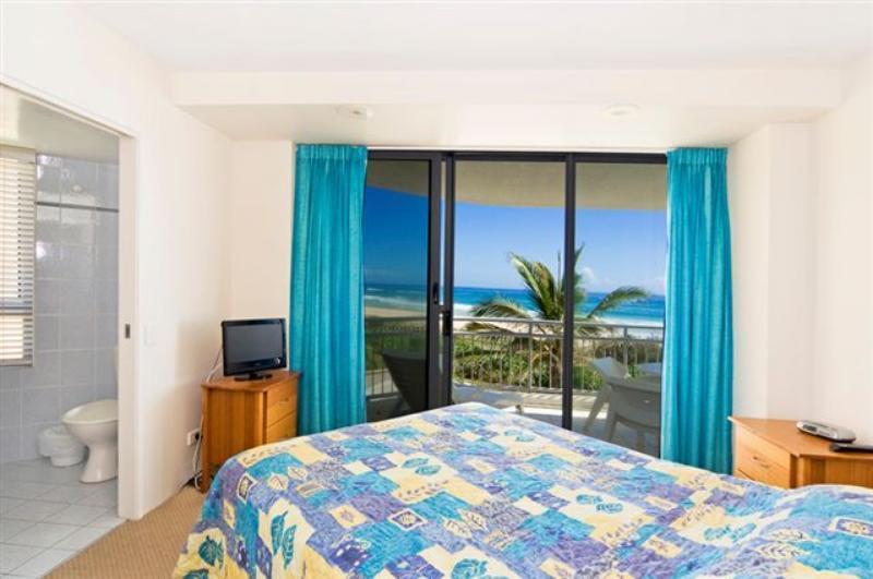Oceanside Resort - Absolute Beachfront Apartments Gold Coast Esterno foto