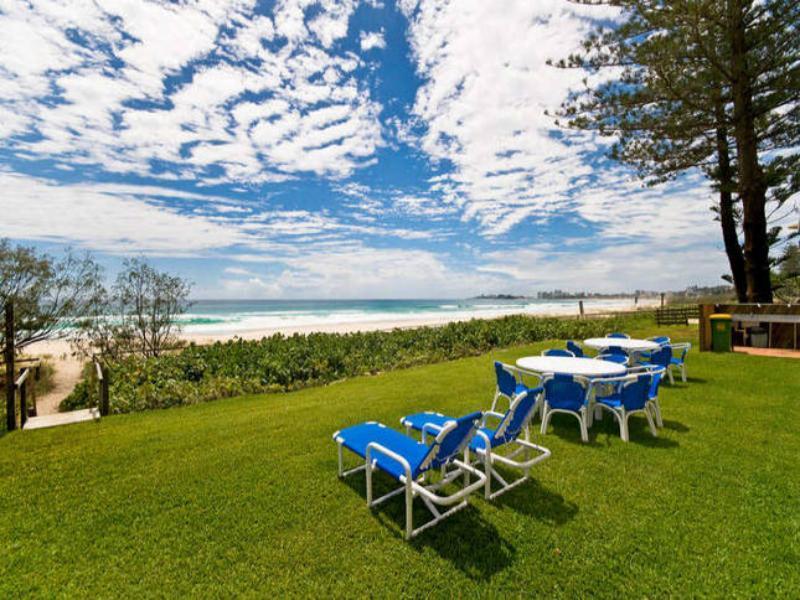Oceanside Resort - Absolute Beachfront Apartments Gold Coast Esterno foto