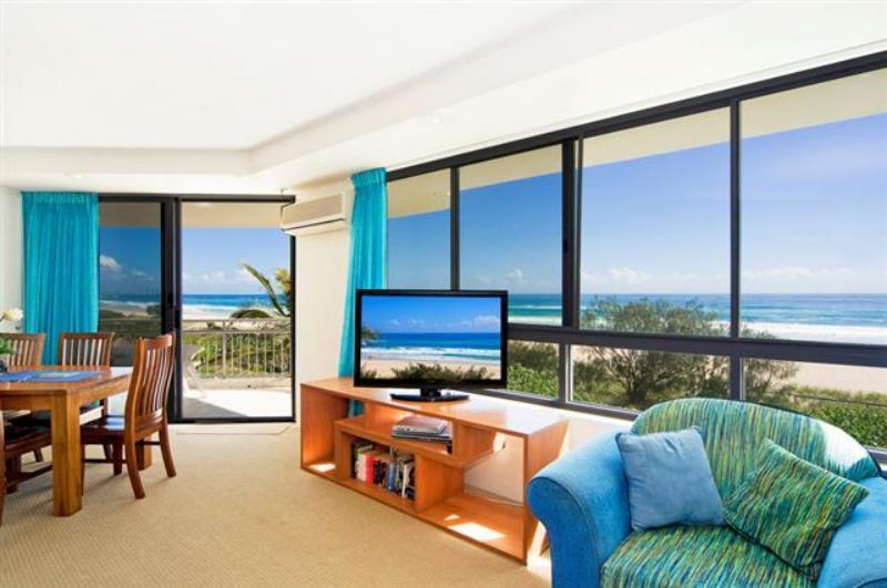 Oceanside Resort - Absolute Beachfront Apartments Gold Coast Esterno foto