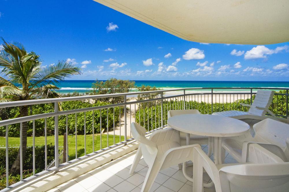 Oceanside Resort - Absolute Beachfront Apartments Gold Coast Esterno foto