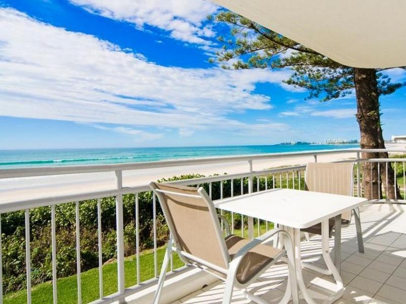 Oceanside Resort - Absolute Beachfront Apartments Gold Coast Esterno foto