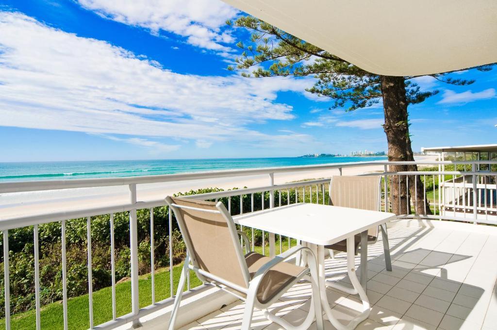 Oceanside Resort - Absolute Beachfront Apartments Gold Coast Esterno foto