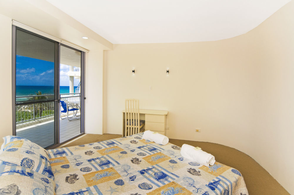Oceanside Resort - Absolute Beachfront Apartments Gold Coast Esterno foto