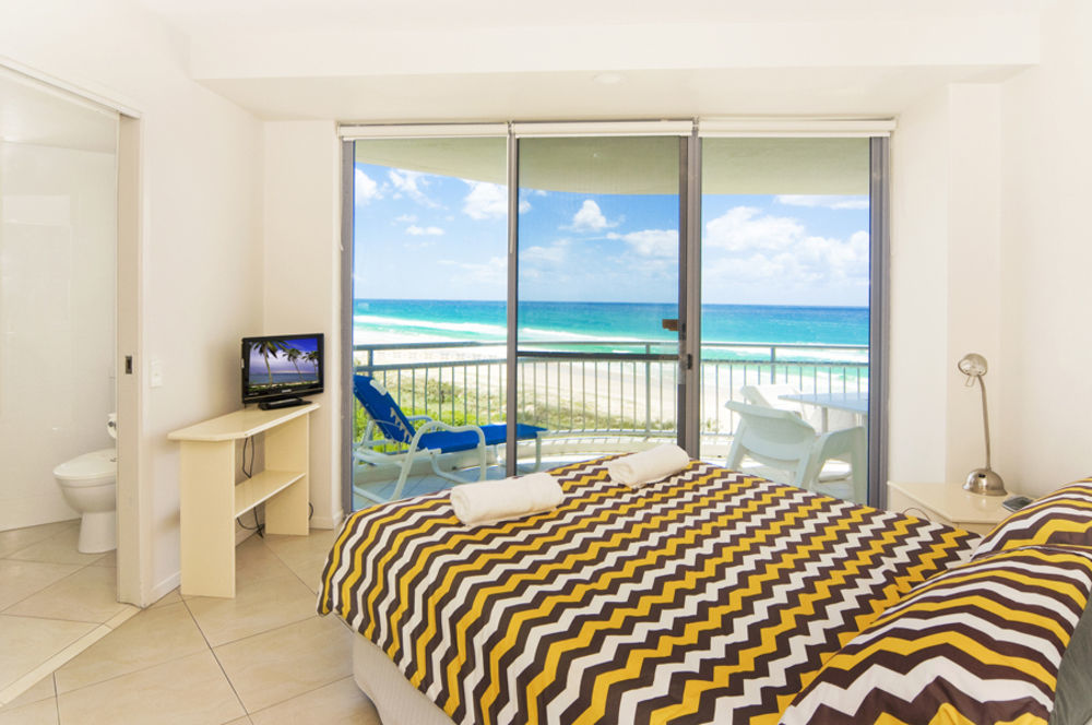 Oceanside Resort - Absolute Beachfront Apartments Gold Coast Esterno foto