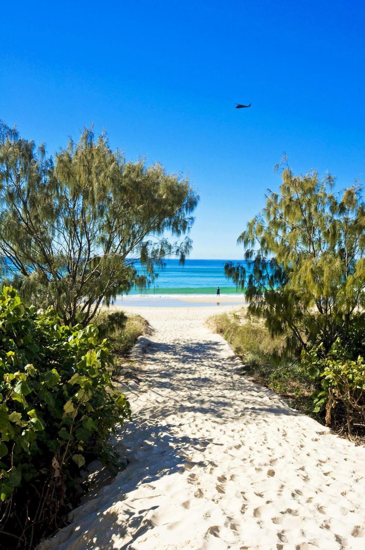 Oceanside Resort - Absolute Beachfront Apartments Gold Coast Esterno foto
