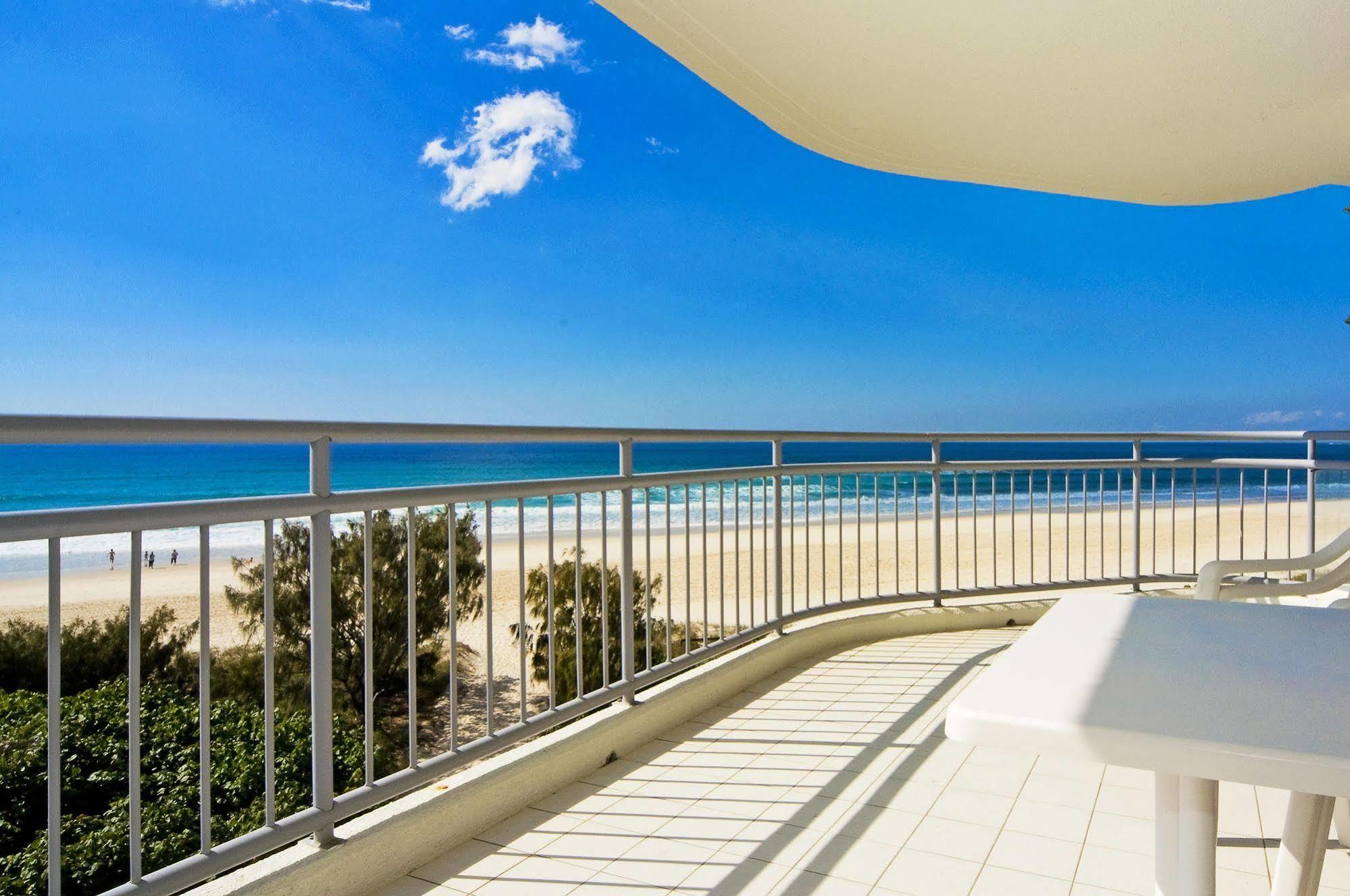 Oceanside Resort - Absolute Beachfront Apartments Gold Coast Esterno foto