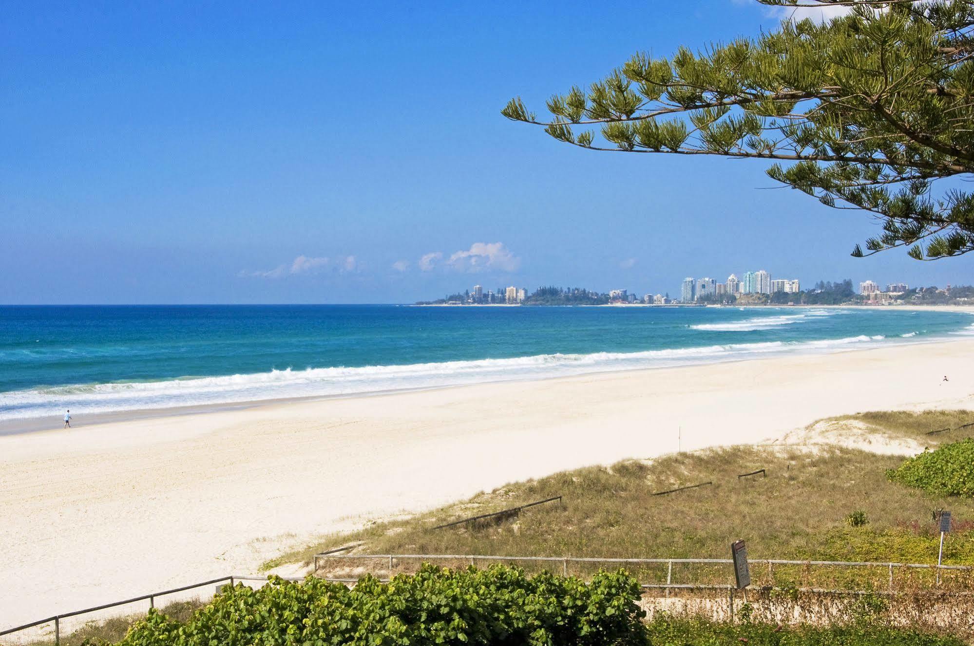 Oceanside Resort - Absolute Beachfront Apartments Gold Coast Esterno foto