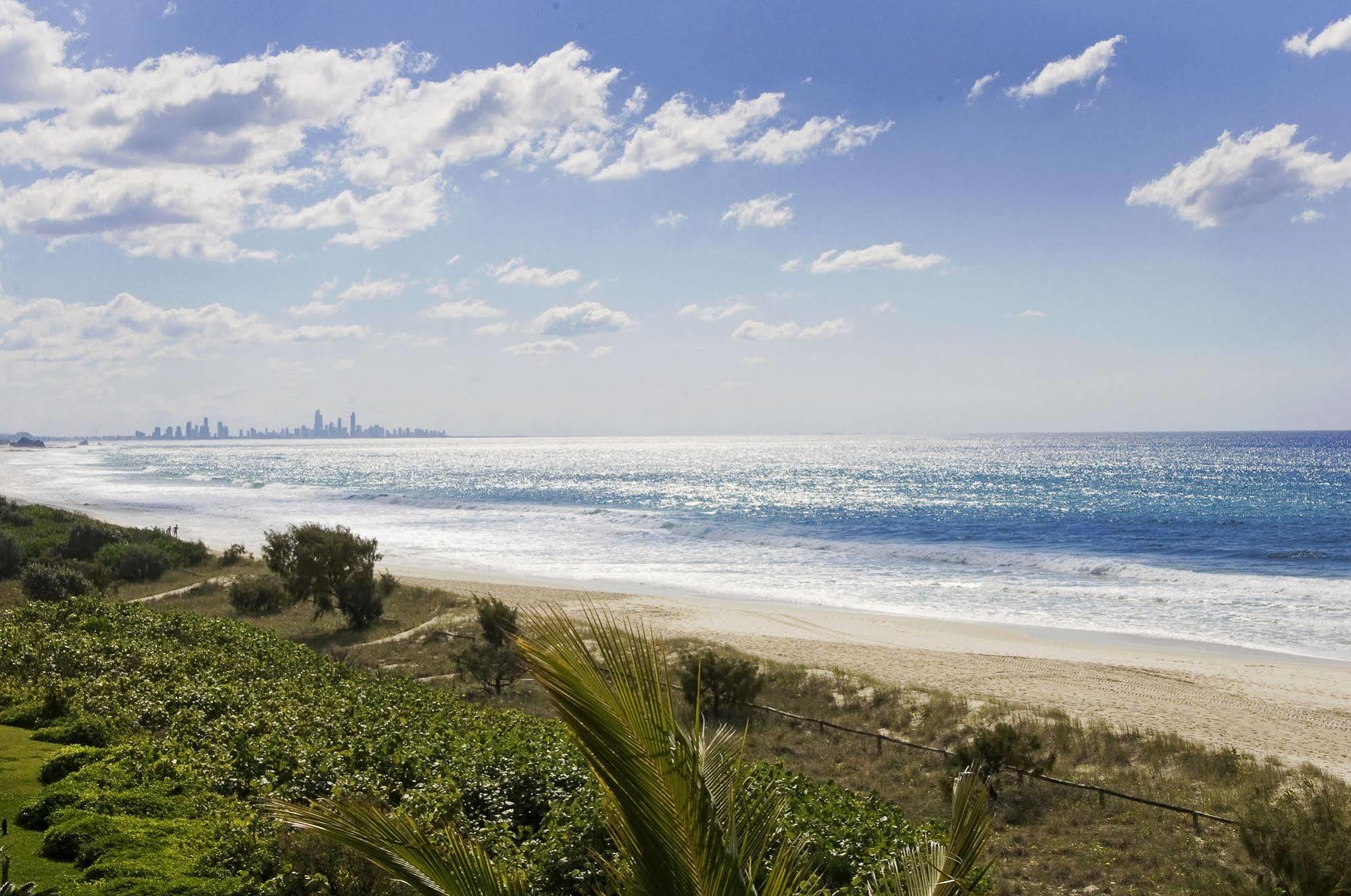 Oceanside Resort - Absolute Beachfront Apartments Gold Coast Esterno foto